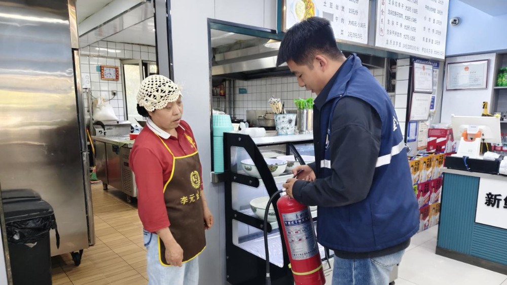 银川市金凤区双福社区：拧紧节前“安全阀” 织密社区“平安网”