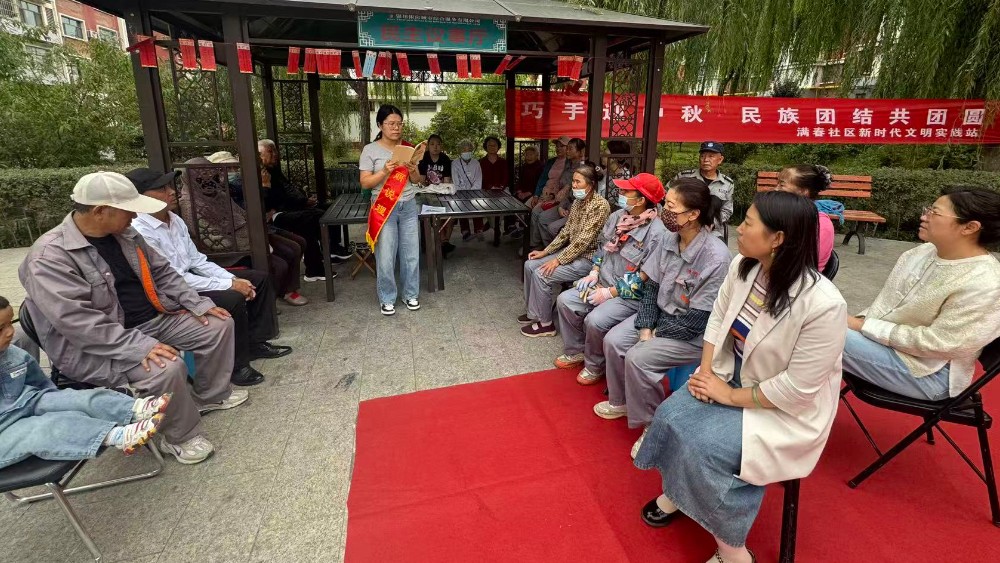 银川市兴庆区满春社区：巧手迎中秋 团圆一家亲