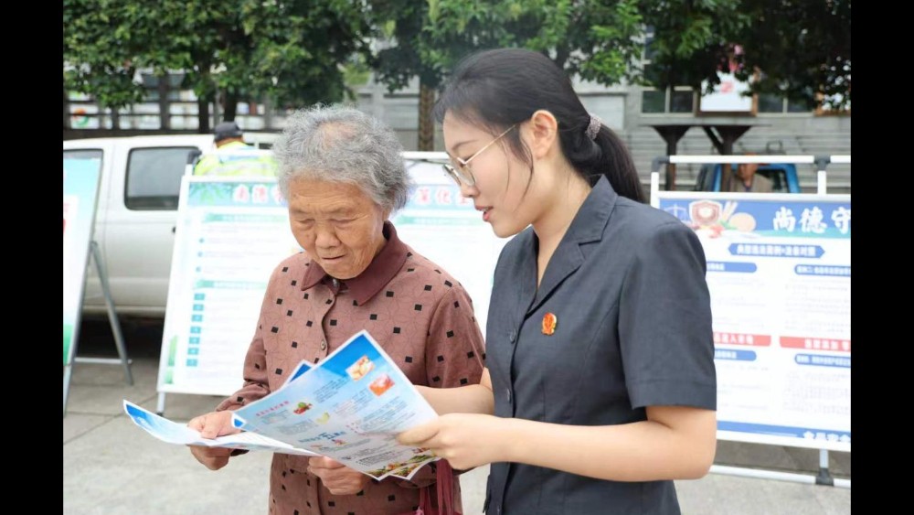 尚德守法 共享食安——河南省南阳市新野县法院开展国家食品安全周集中宣传活动