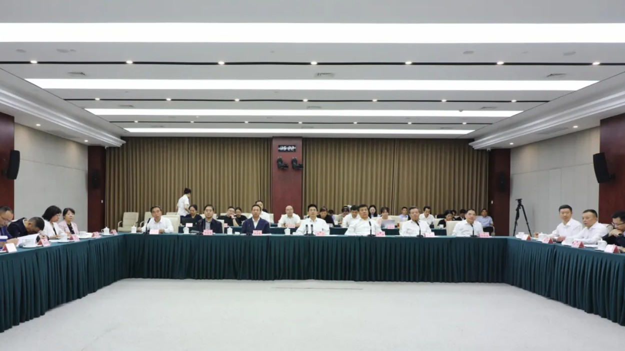 四川省人大常委会启动“守护食品安全，人大代表在行动”专项监督活动    共护“舌尖上的安全”
