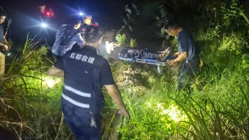 危难见初心 藏蓝护平安 赣州公安多起紧急救援守护群众生命安全
