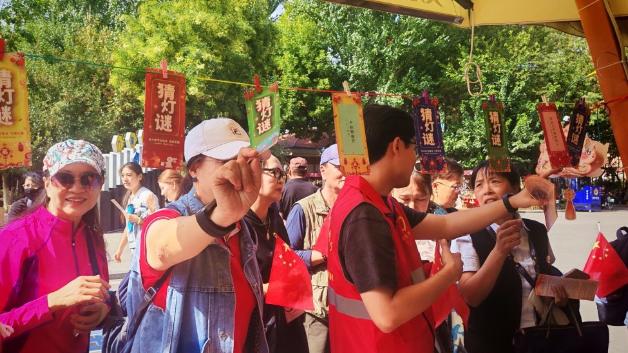 新疆伊宁市：趣味普法点亮民族团结进步宣传周
