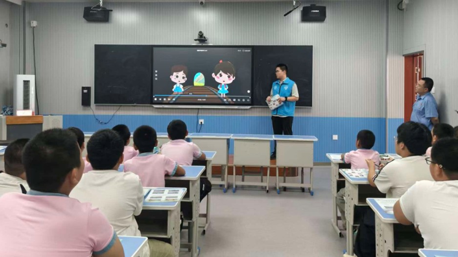 衡水市桃城区：安全宣传走进校园 护航高铁平安通车