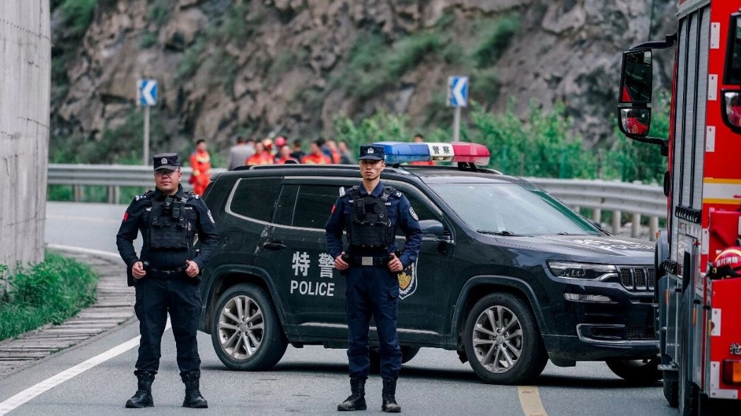 茂县公安：全天候值守管控 筑牢道路安全屏障