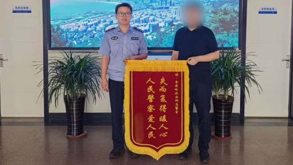 房子退租，阳台角落竟挖出贵重黄金饰品