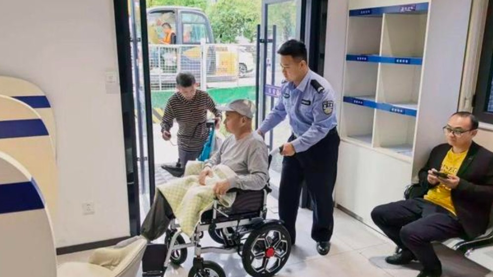 小事暖人心 未央湖派出所贴心护航群众平安出行