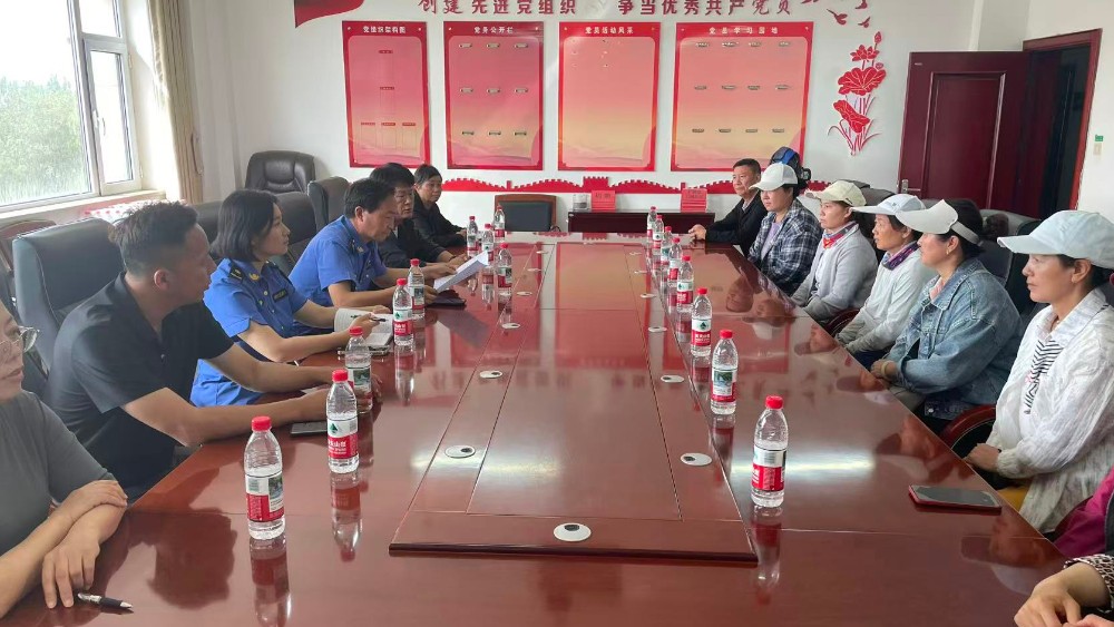 开门纳谏听民声 精细环卫展新貌