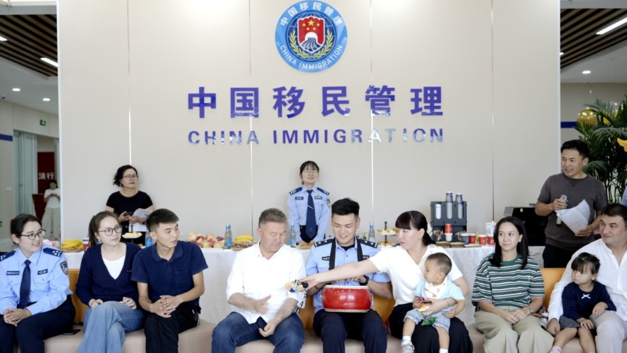 新疆霍尔果斯市公安局：文化融情法治护航 中外联谊共度中秋