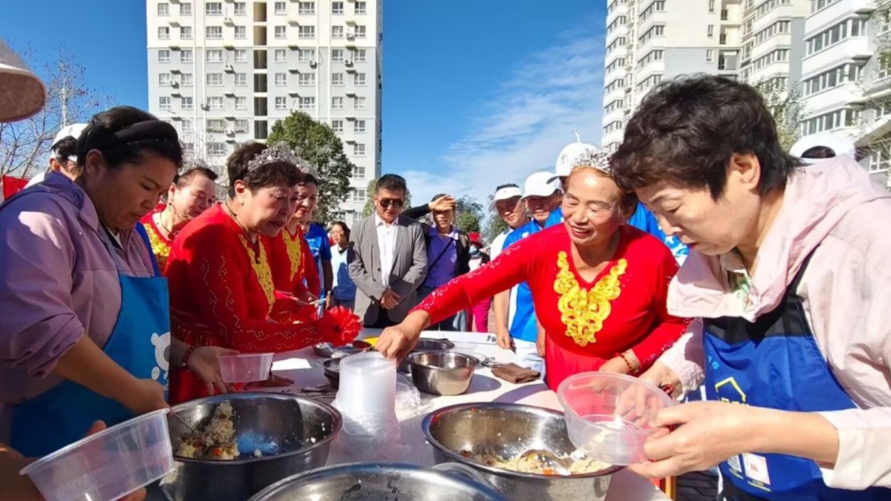 新疆生产建设兵团第七师胡杨河市司法局一三一团司法所：中秋抓饭一锅香 兵地同席法味长