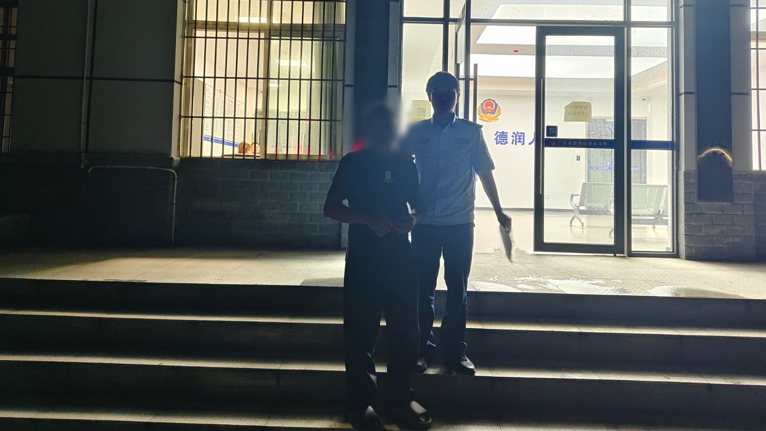 男子醉酒多次骚扰辱骂110接警员？拘！
