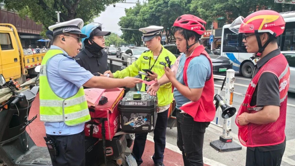 双节将至！景德镇市珠山大队整治+宣传双管齐下守护出行安全