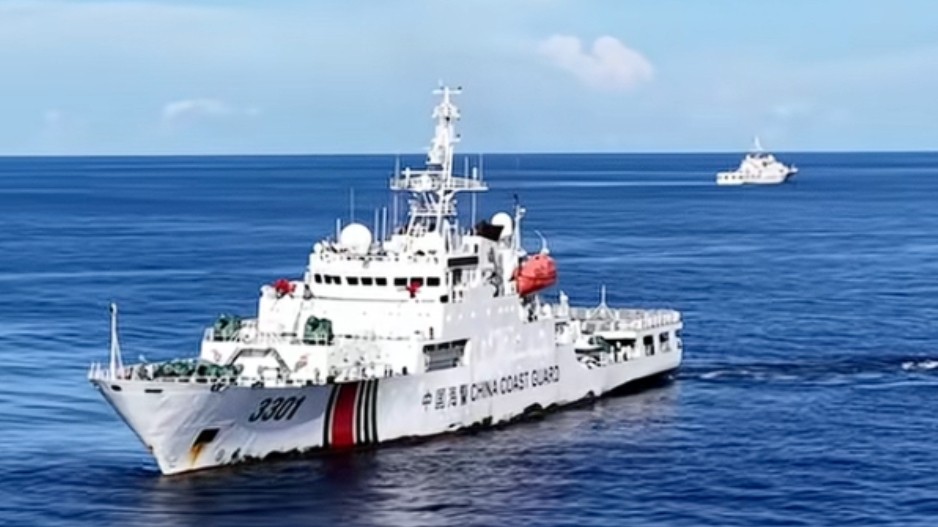 中国海警组织多艘舰艇在黄岩岛附近海域演练