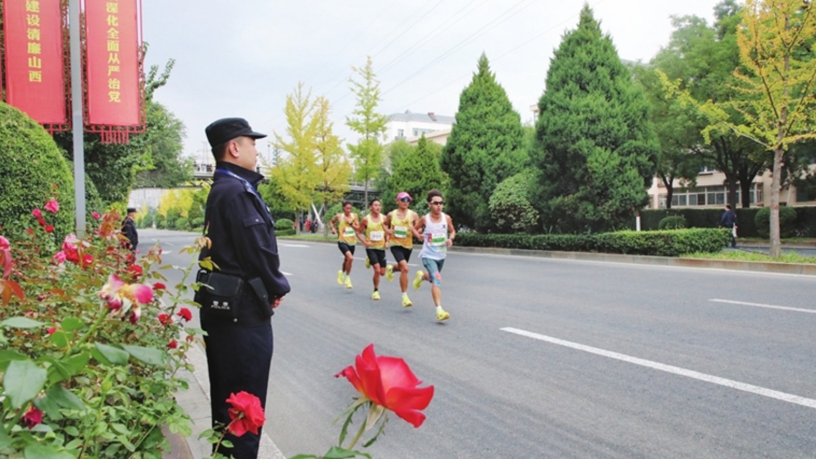 逾三千警力护航跑者平安畅跑