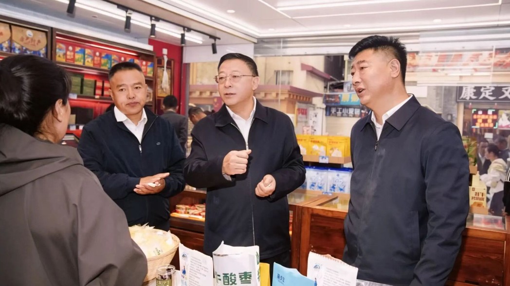 杨宏寿在康定市调研督导时强调：做优旅游服务 保障市场供应 全力呵护“圣洁甘孜”金字招牌