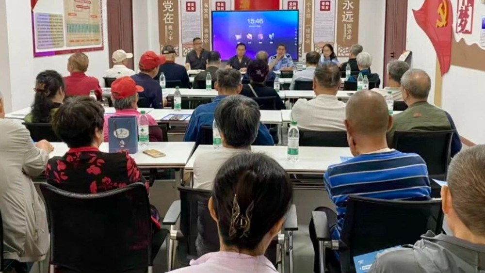 主题党日办实事！泾渭法庭走进玉龙社区开展反诈普法