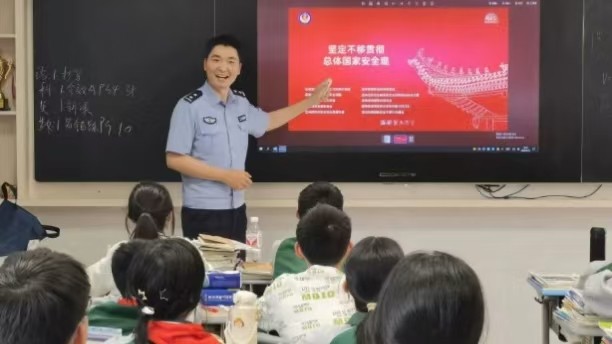 周泽伟：以“文小警”为帆，做全学段校园的法治护航者