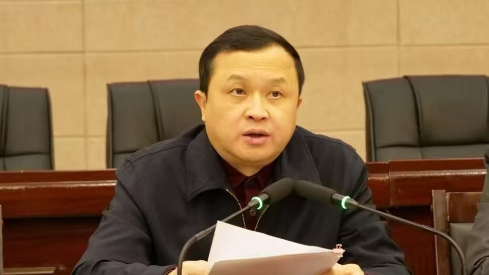 贵州省政协港澳台侨与外事委员会原副主任，铜仁市政协原党组书记、主席肖洪被开除党籍和公职