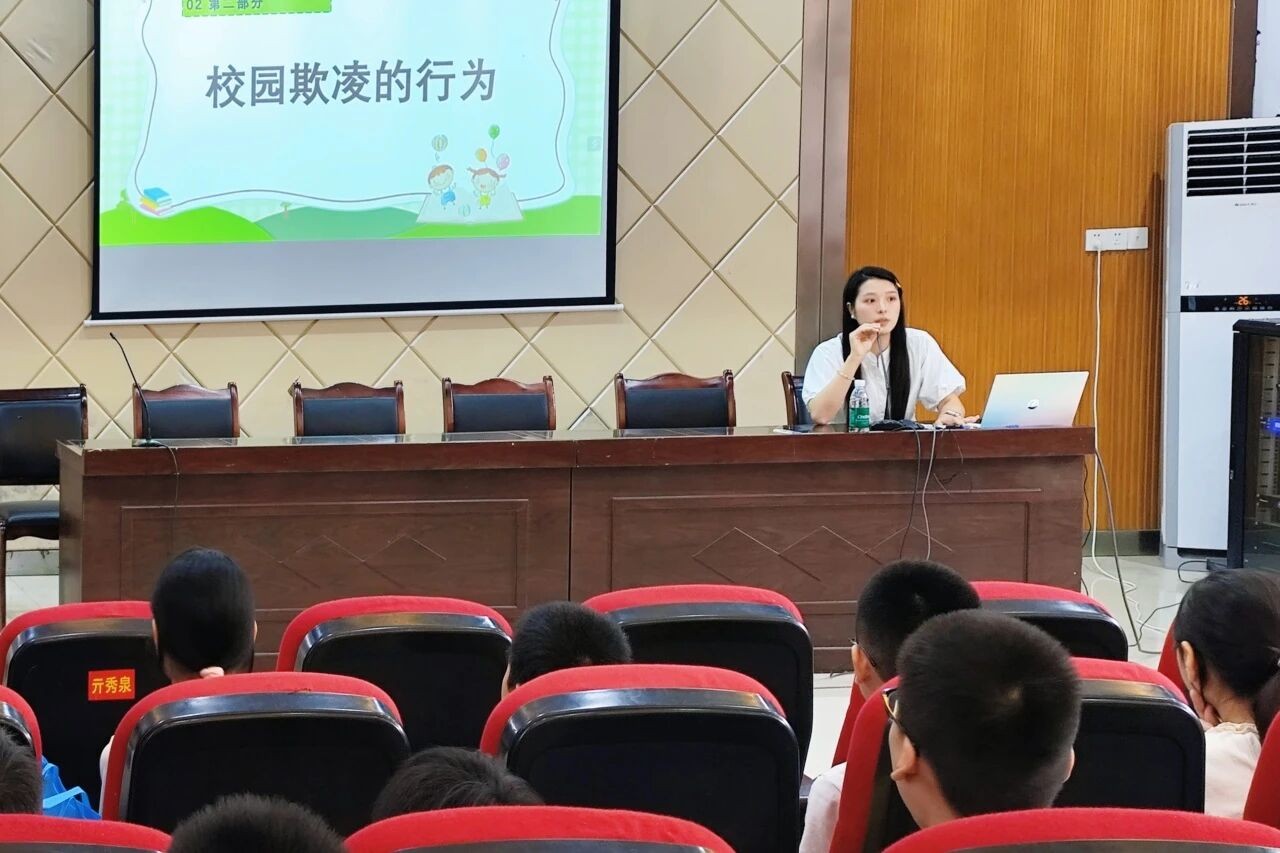 遂宁市司法局经开区分局开展法治进校园宣传活动