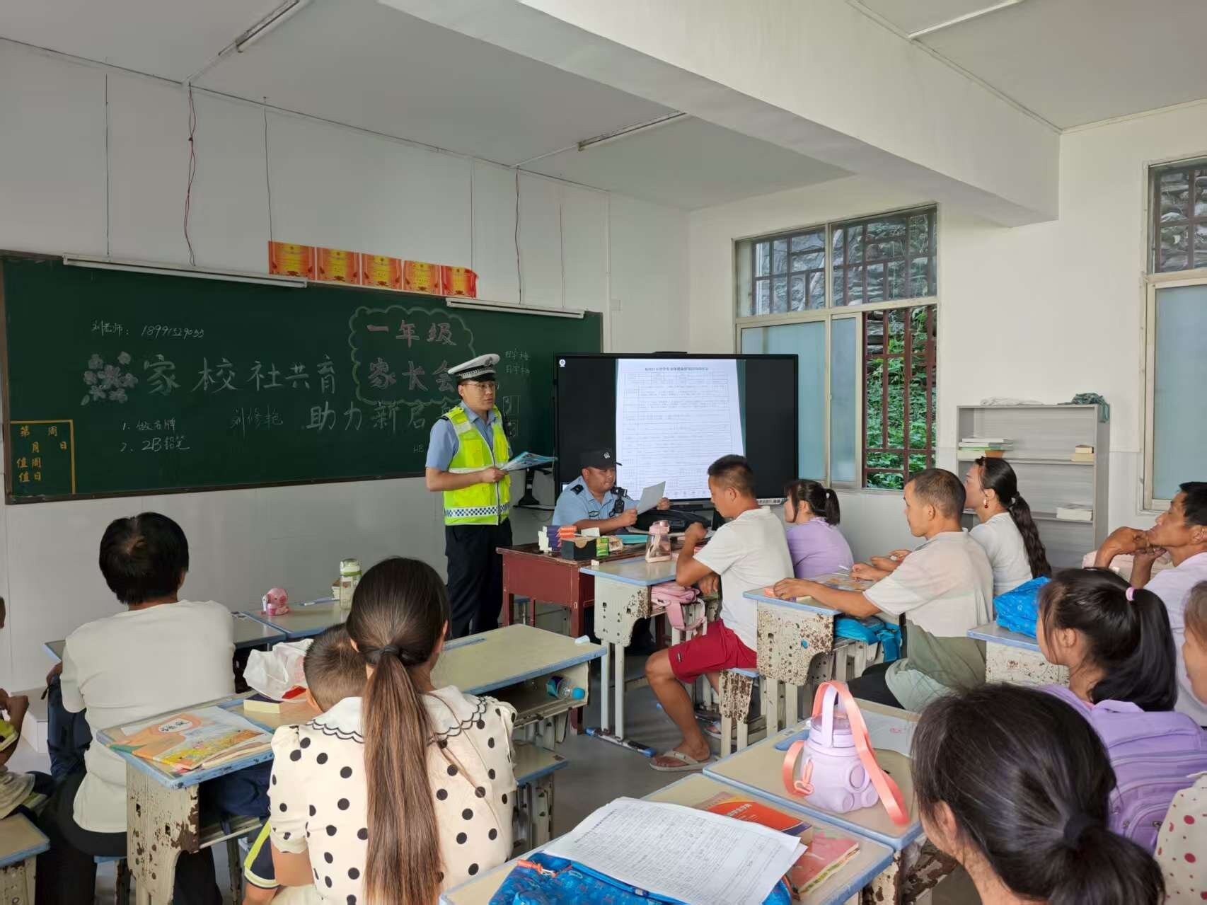 陕西汉阴交警：“前置化”治理 “精准化”施策，护航校园平安路