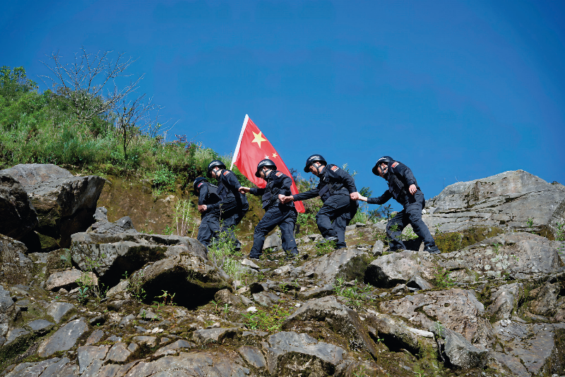 云南德宏： 戍边民警用“三色笔”绘就团结平安新画卷