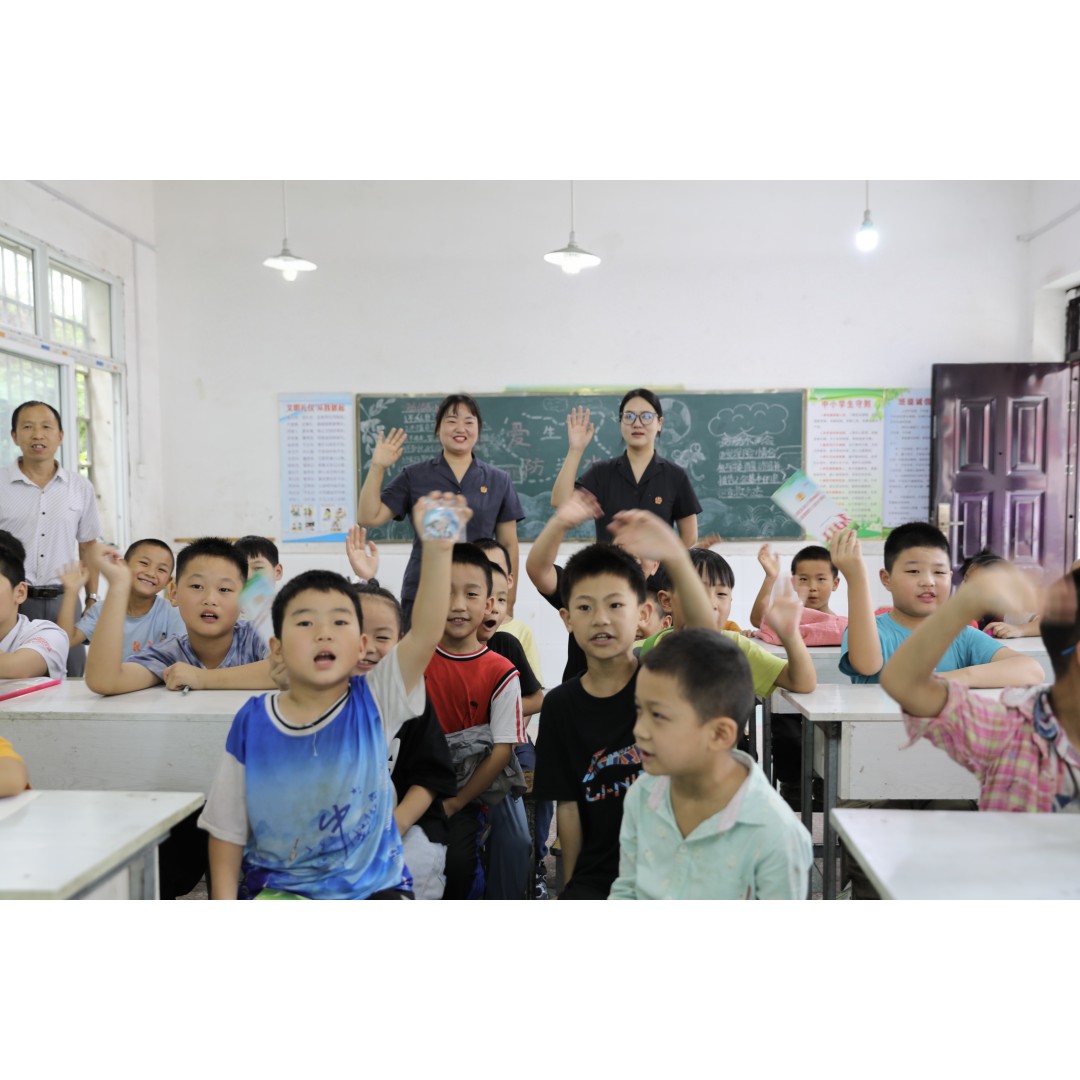 河南省南阳市西峡县法院：“法治第一课”走进乡村小学
