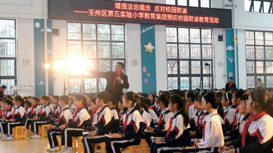 赖家明：以责任为笔，书写温暖与力量  法理护苗二十载 两鬓染霜终不悔