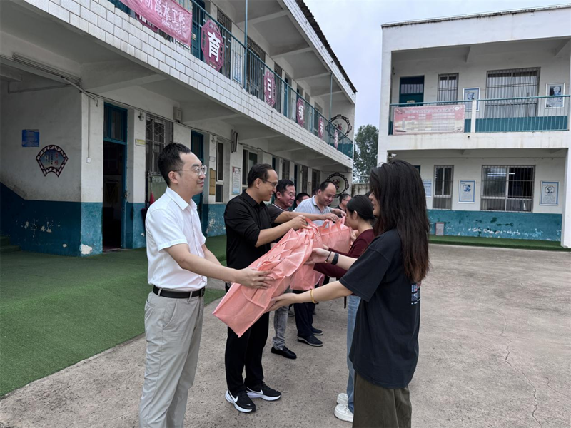 河南省南阳市社旗县法院开展教师节慰问 共话乡村教育振兴