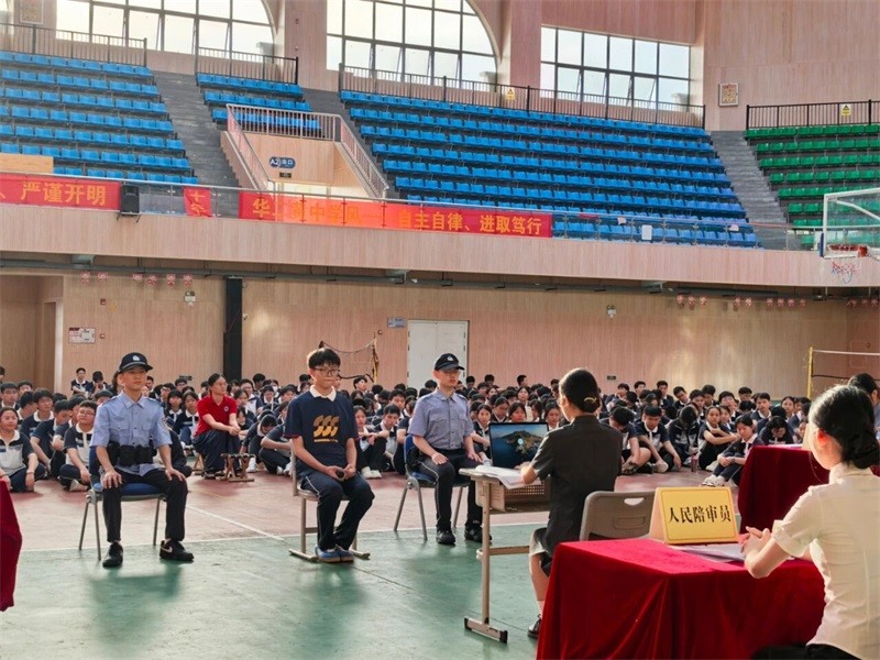 海南乐东法院将“法庭”搬进校园，为未成年人播下法治信念的种子