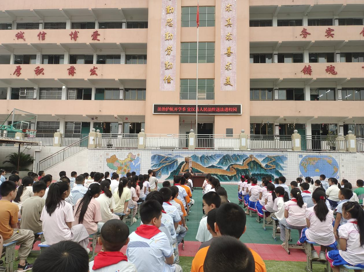 法治护航开学季丨开学第一课，那个法官叔叔又来了！