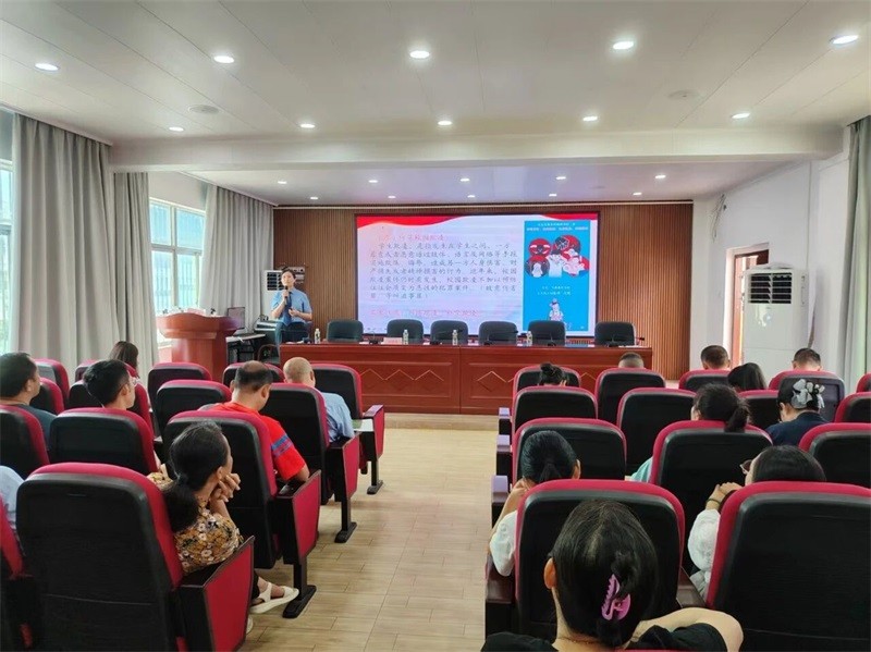 海南儋州检察院：护航开学季 普法正当时