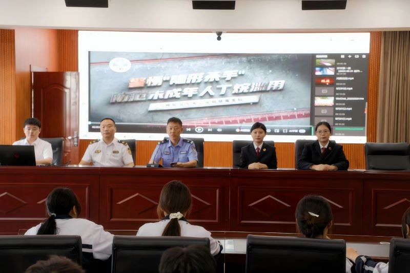 内蒙古呼伦贝尔市陈巴尔虎旗检察院聚焦“开学第一课” 开展禁毒宣传教育活动