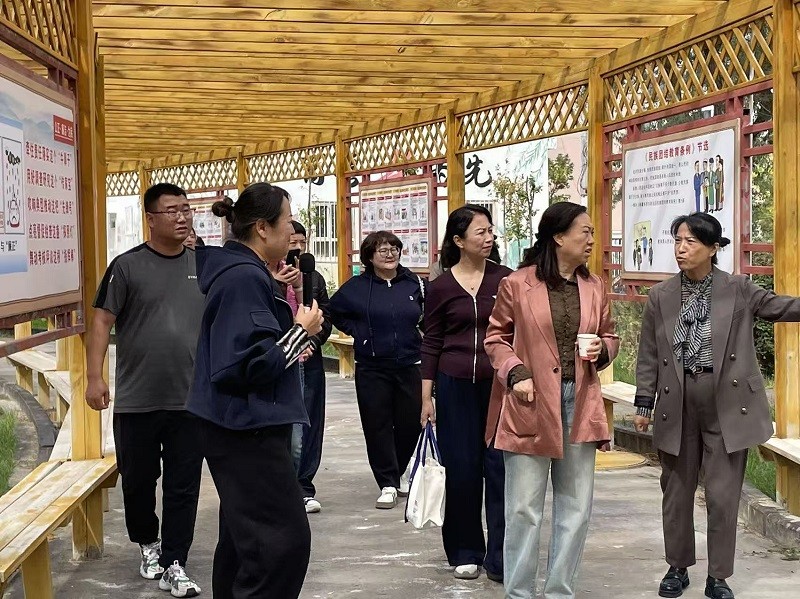 新疆福海县福海镇西城区社区迎来争创“全国民主法治示范村（社区）”地区级验收