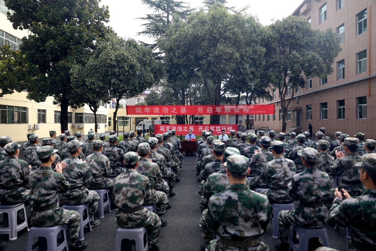 河南灵宝：筑牢法治之基 开启军旅征程