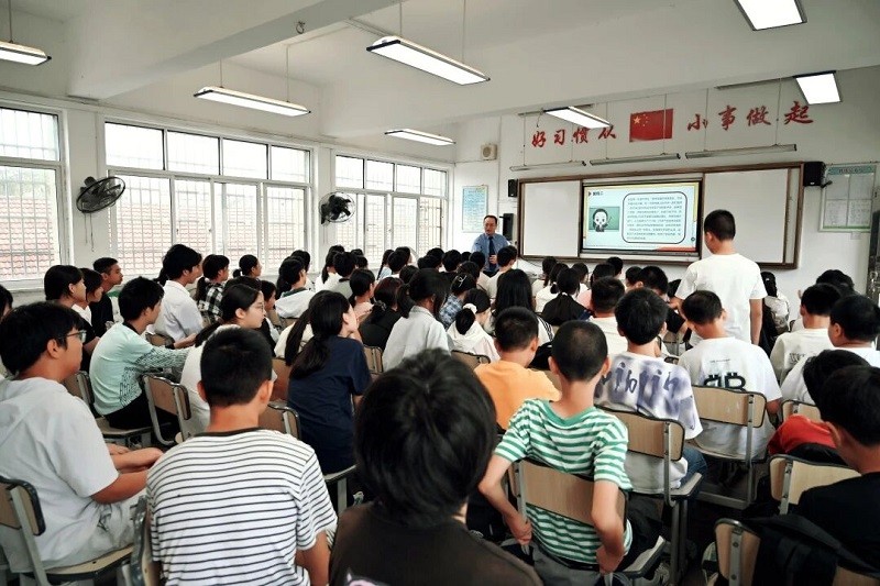 湖北省荆州区检察院：走进李埠中学，开展校园欺凌防护宣讲