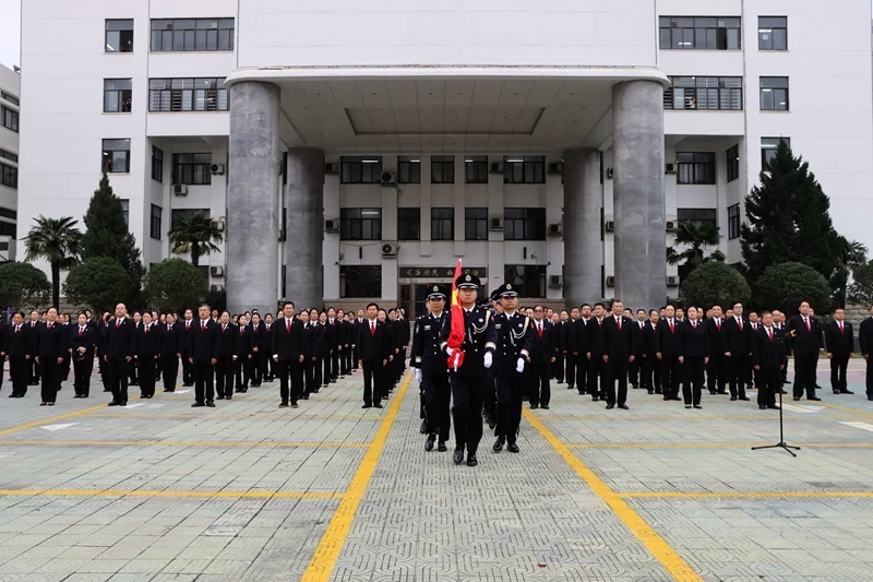 河南省南阳市宛城区法院举行节后升国旗仪式