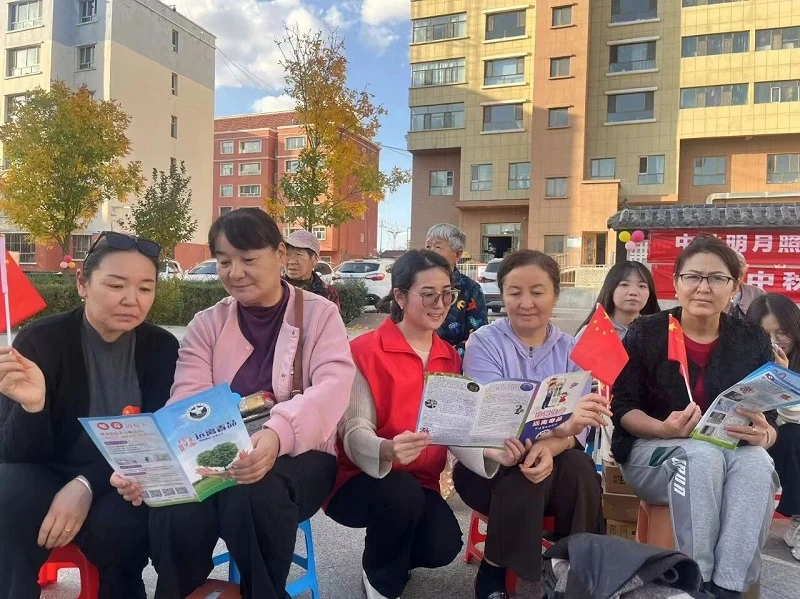 新疆富蕴县库额尔齐斯镇文化西路社区开展禁毒主题宣传活动