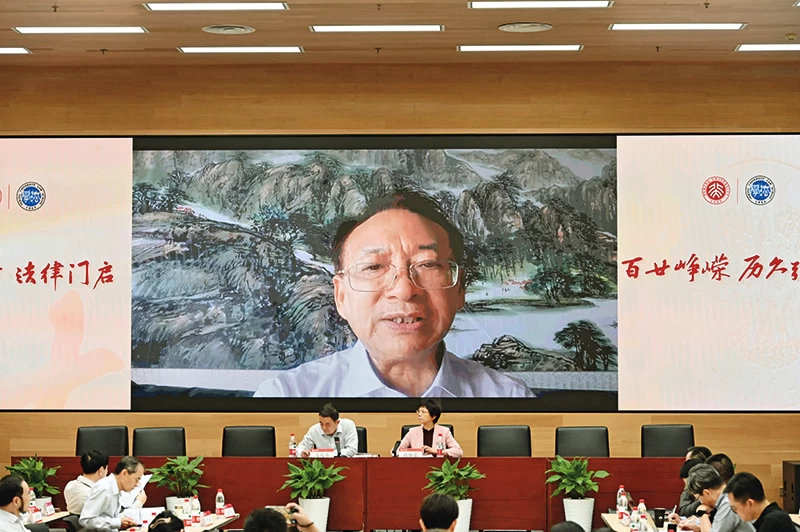江必新在中国行为法学会软法研究专业委员会2025年年会上的主旨发言