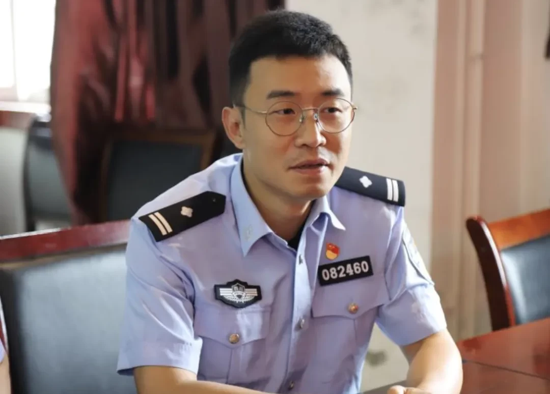 【遂警先锋】王天伦：绿茵热爱与警徽担当的交织人生