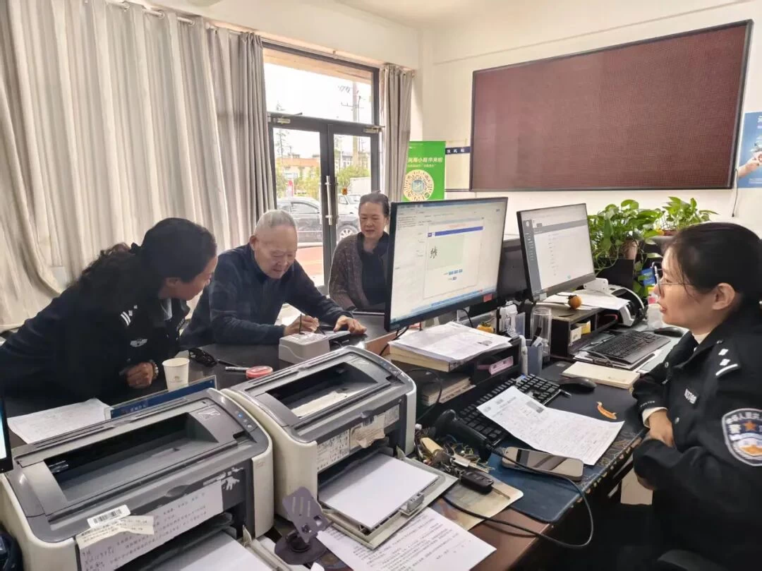 河南省商丘市虞城县出入境管理大队：贴心服务老年人，助力出国看世界