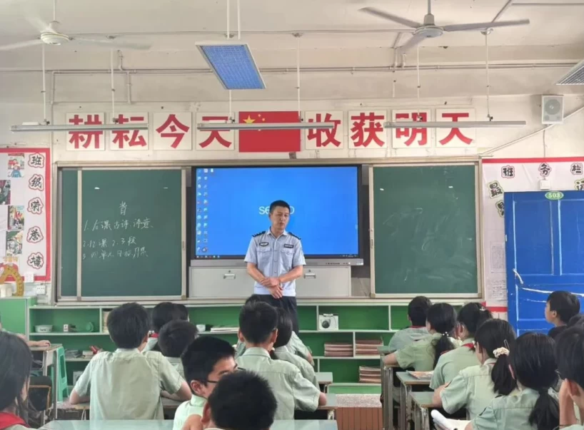四川邻水公安民警刘磊：三次转身践初心，一身警服护民安