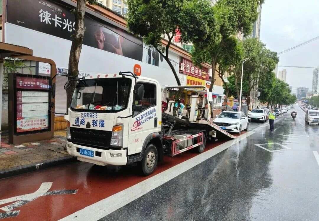 陕西汉滨：大力开展公交站台违停专项整治行动