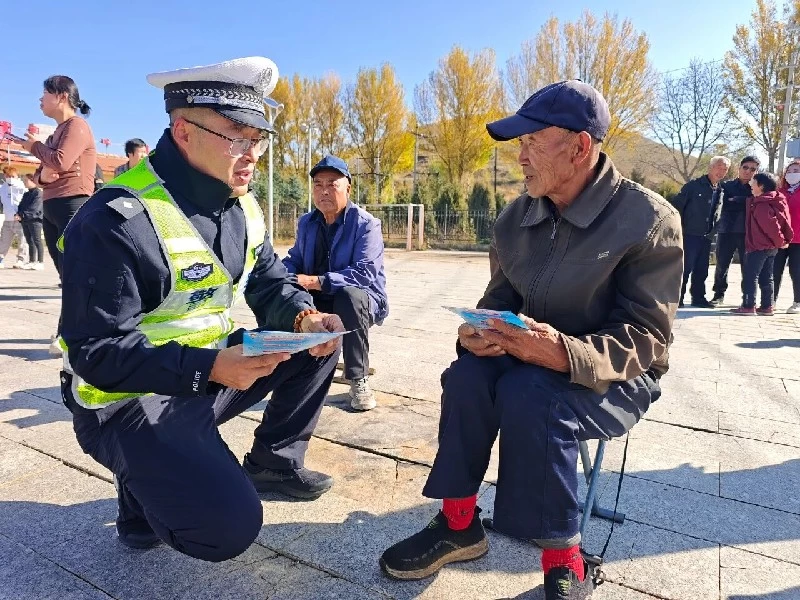 内蒙古：卓资交警进村入户，精准宣教防酒驾