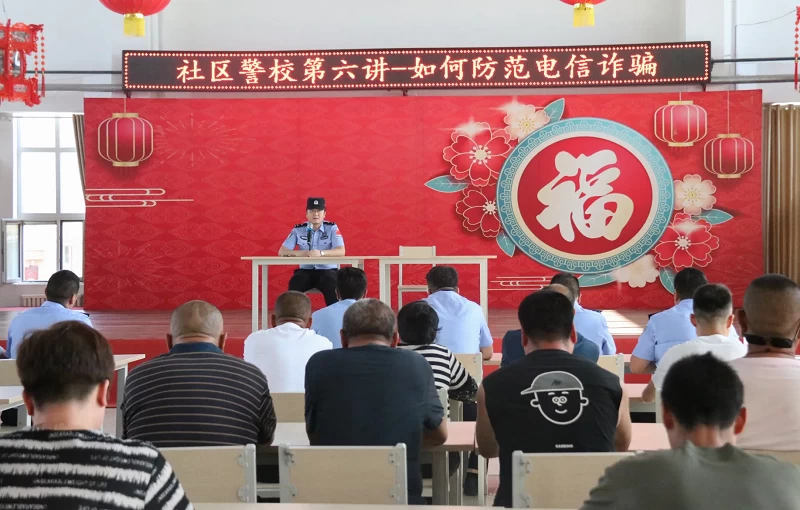 新疆出入境边防检查总站伊犁边境管理支队霍尔果斯边境派出所探索警民融合治理新路径“社区警校”成为基层平安驿站