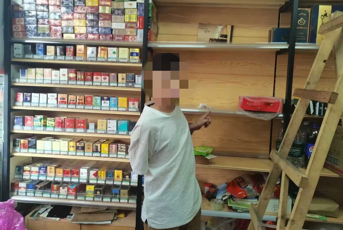 上房揭瓦夜盗香烟，快侦快破难逃法网