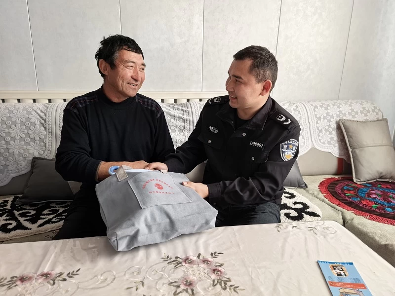 新疆布尔津县司法局：民族团结一家亲 走访慰问传温情
