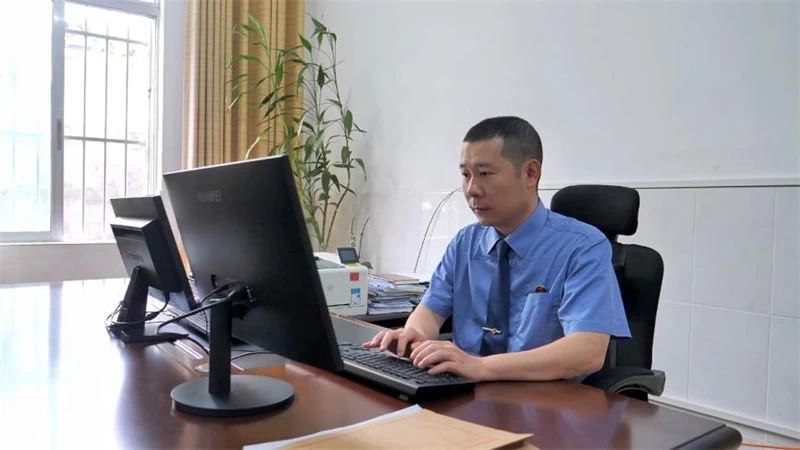 海南琼中检察院李少杰荣获“全省模范检察官”称号