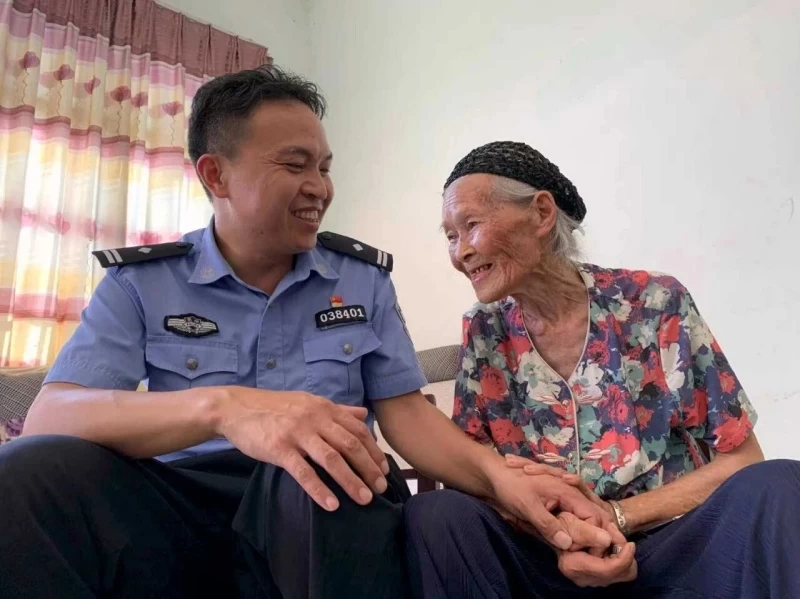 贵州黔西南公安：布依寨子走出的一名“全国优秀人民警察”