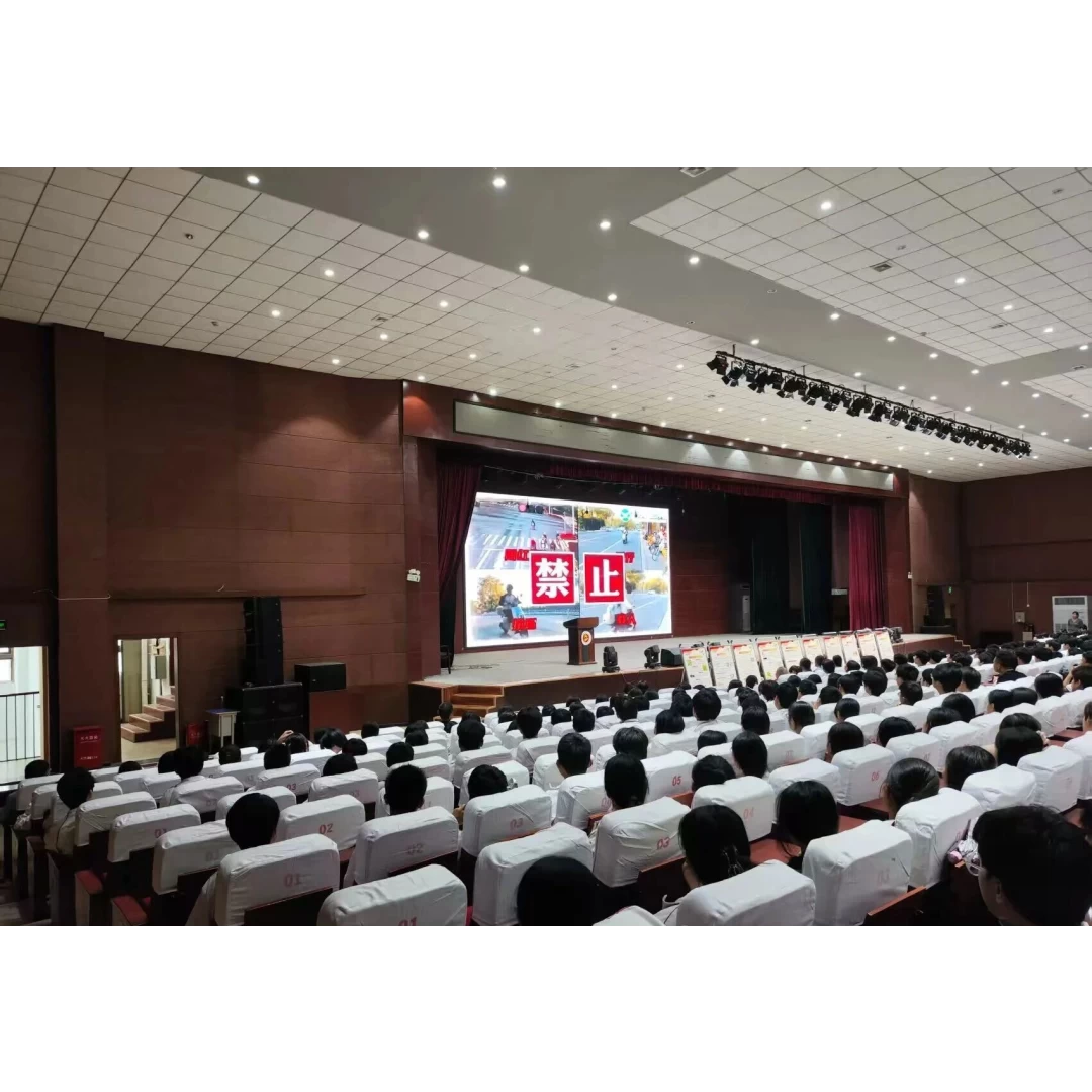 河南商丘交警支队一大队建设中队为学子开讲交通安全课