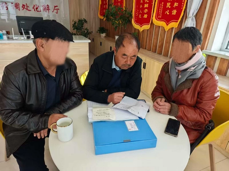 新疆福海县解特阿热勒镇综治中心：“综治智囊团”解借款难 群众点赞暖人心