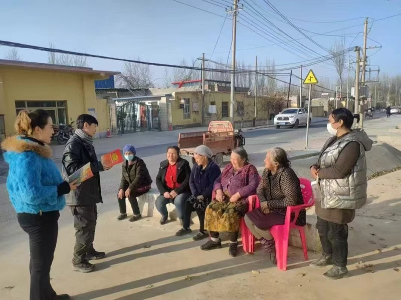 小院“板凳会” 普法唠家常——新疆阿克陶县“法治小院”烹出最抚人心的“烟火法治餐”